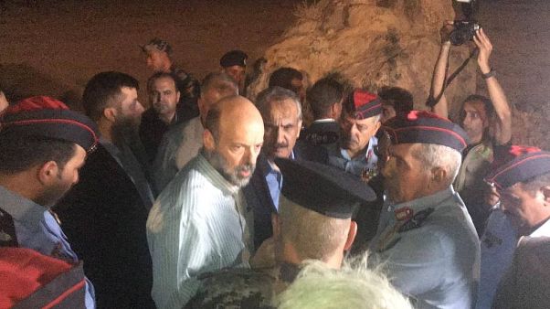 قتلى ومفقودون في الأردن أغلبهم أطفال في سيول اجتاحت منطقة البحر الميت قتلى ومفقودون في الأردن أغلبهم أطفال في سيول اجتاحت منطقة البحر الميت