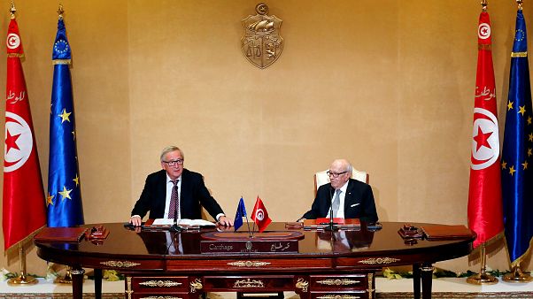 Juncker a Tunisi: "L'UE non finirà per colpa dell'immigrazione" Juncker a Tunisi: "L'UE non finirà per colpa dell'immigrazione"