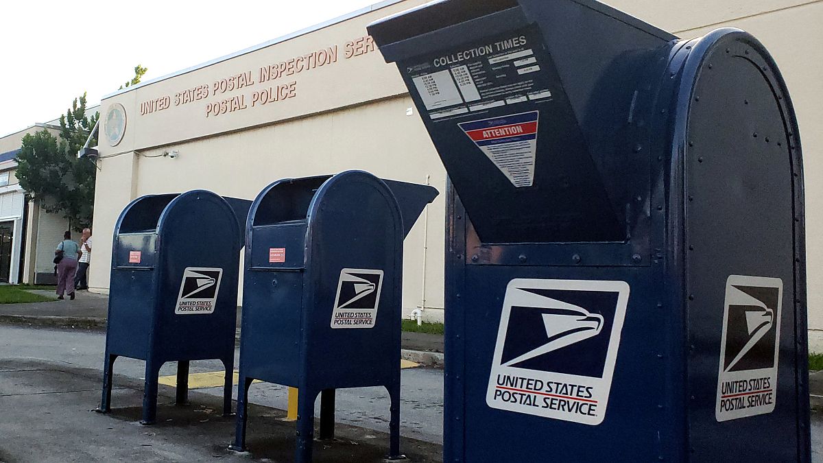 Cartas bomba: Polícia faz buscas em centro de distribuição postal
