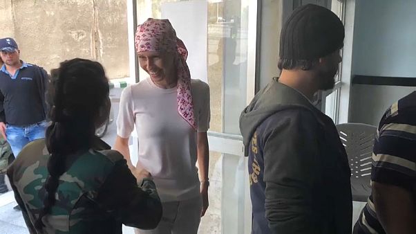 شاهد: أسماء الأسد تدعو إلى الفحص المبكر لسرطان الثدي خلال جلسة للعلاج شاهد: أسماء الأسد تدعو إلى الفحص المبكر لسرطان الثدي خلال جلسة للعلاج