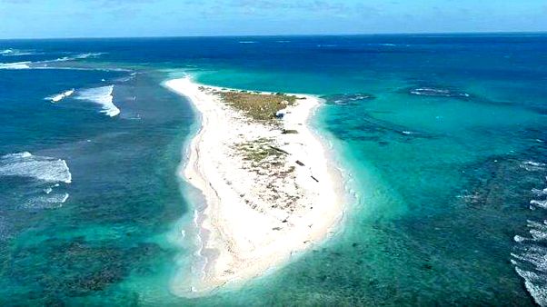 Walaka kasırgası sonrası deniz suları bir adayı yuttu Walaka kasırgası sonrası deniz suları bir adayı yuttu