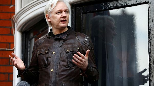 Assange interpone una acción de protección constitucional contra Ecuador Assange interpone una acción de protección constitucional contra Ecuador