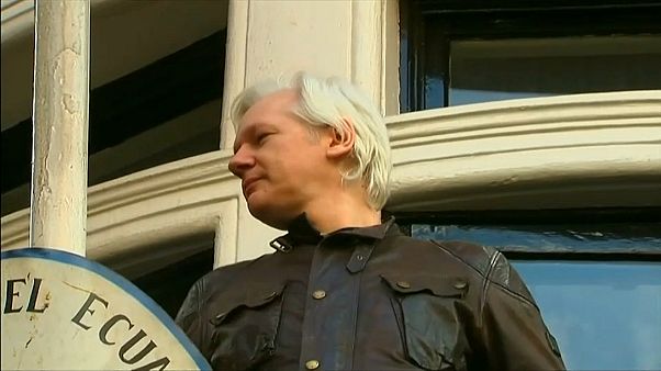 Assange fa causa all'Ecuador Assange fa causa all'Ecuador