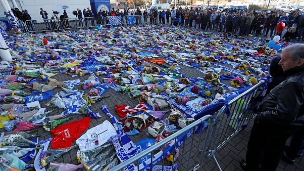 Leicester City'nin sahibinin düşen helikopterde olduğu iddia edildi Leicester City'nin sahibinin düşen helikopterde olduğu iddia edildi