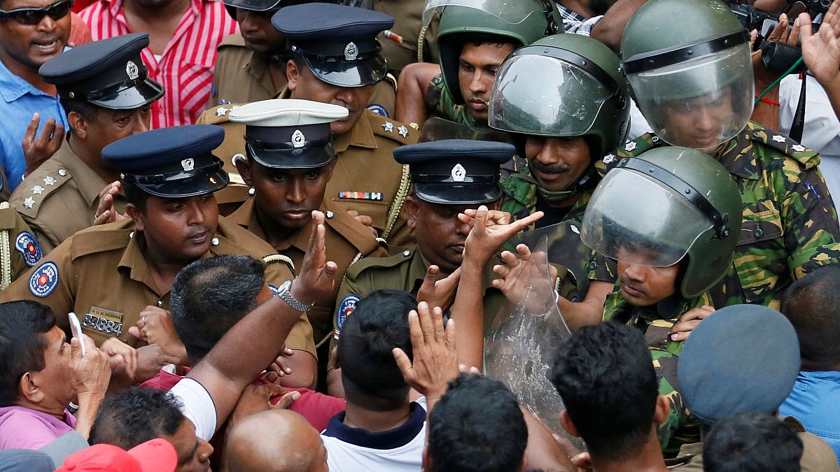 بحران سیاسی سریلانکا؛ تیراندازی محافظان وزیر خلع شده یک کشته بر جای گذاشت