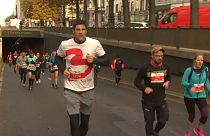 Vítima de atentado terrorista corre na maratona de Bruxelas