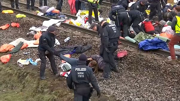 В Германии арестованы активисты-экологи В Германии арестованы активисты-экологи