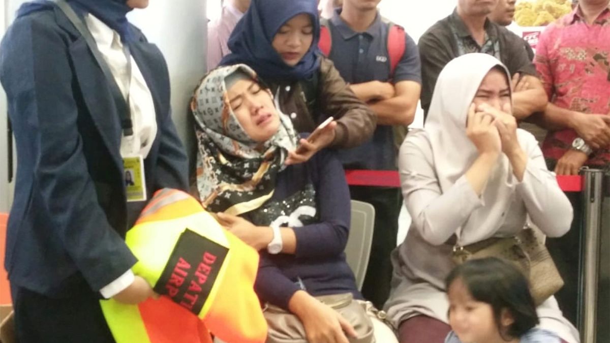 Lion Air flight from Jakarta to Sumatra crashes, rescue agency says