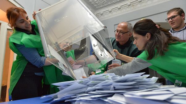 Második körben dőlhet el a grúz elnökválasztás Második körben dőlhet el a grúz elnökválasztás