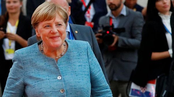 Merkel hört 2021 auf: "Es ist Zeit für ein neues Kapitel" Merkel hört 2021 auf: "Es ist Zeit für ein neues Kapitel"