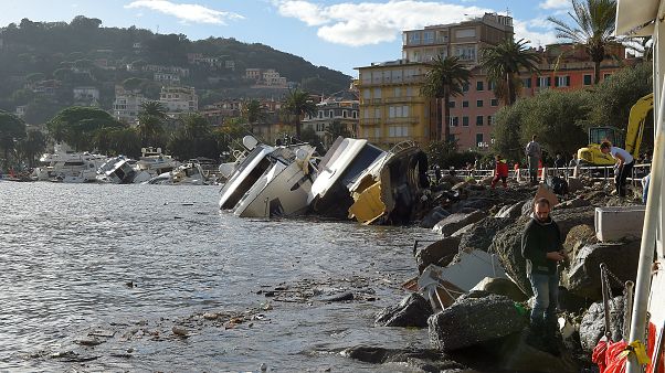 Gli yacht distrutti sul lungomare di Rapallo Gli yacht distrutti sul lungomare di Rapallo
