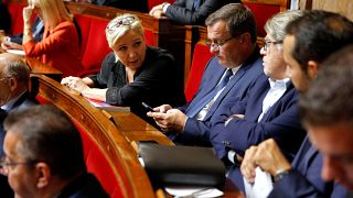 Le Pen señala a Macron como su adversario