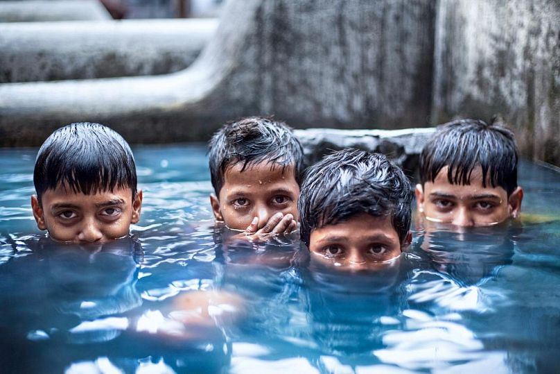 عکاسی که عکس‌هایش روایتگر داستان‌های رمزآلود است