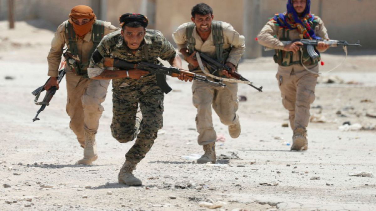 أكراد سوريا يعززون هجومهم على "داعش" شرق البلاد