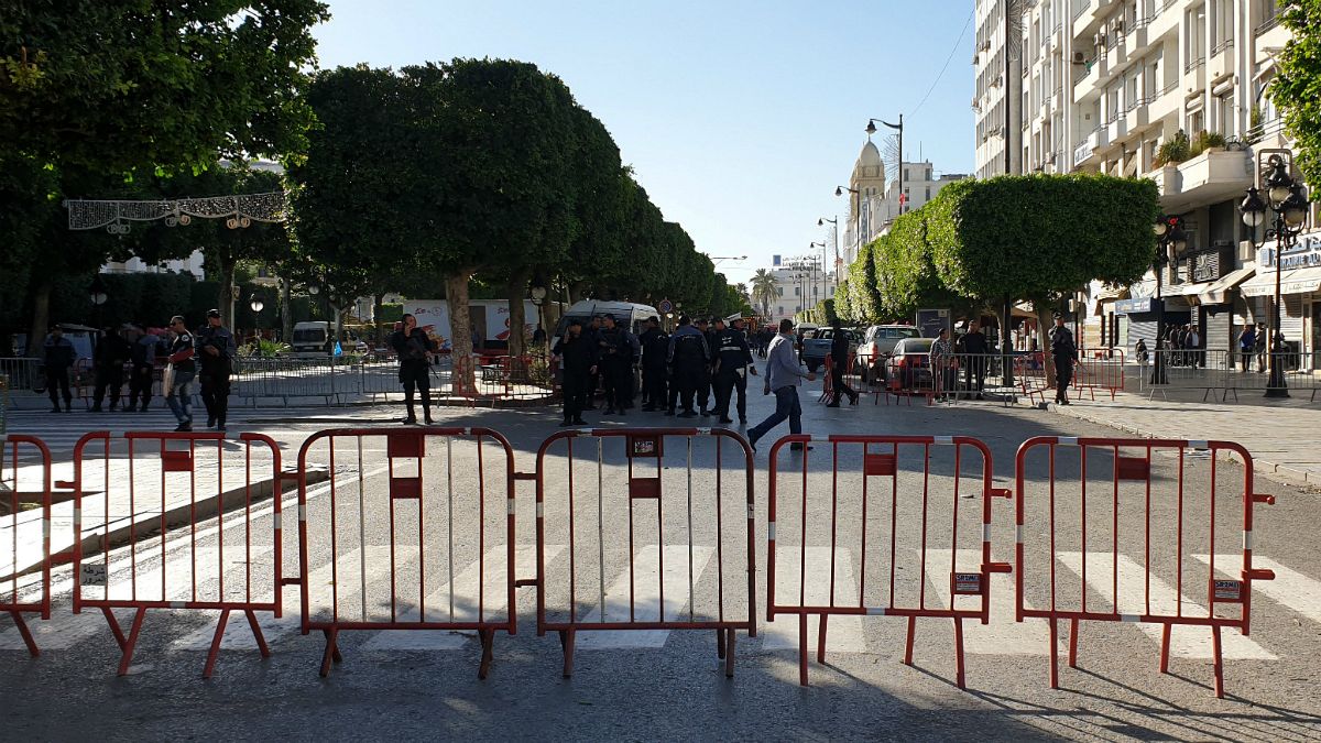 Ataque suicida lança o caos no centro de Tunes
