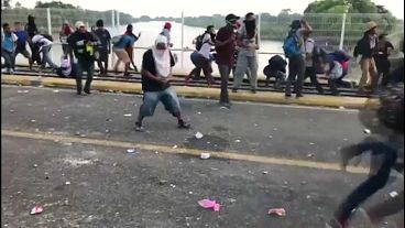 Migrants clash with security forces at Guatemala-Mexico border