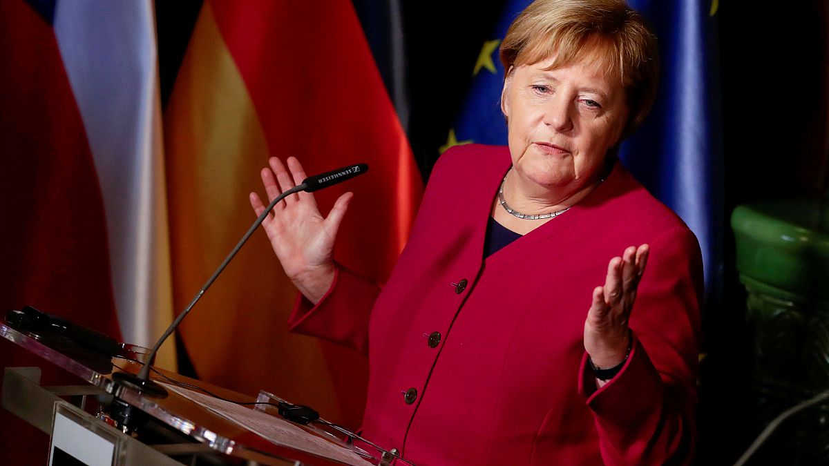 Tekrar aday olmayacağını açıklayan Merkel'in koltuğuna kimler talip?