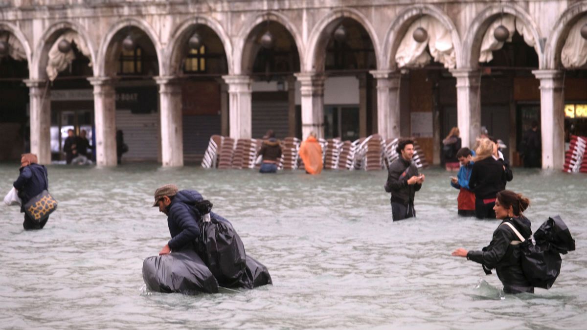 شمار قربانیان سیل و طوفان در ایتالیا به ۱۱ نفر رسید 