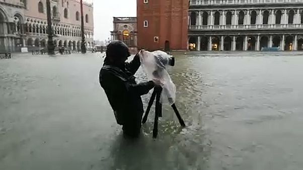 Veneza com Praça de São Marcos inundada Veneza com Praça de São Marcos inundada