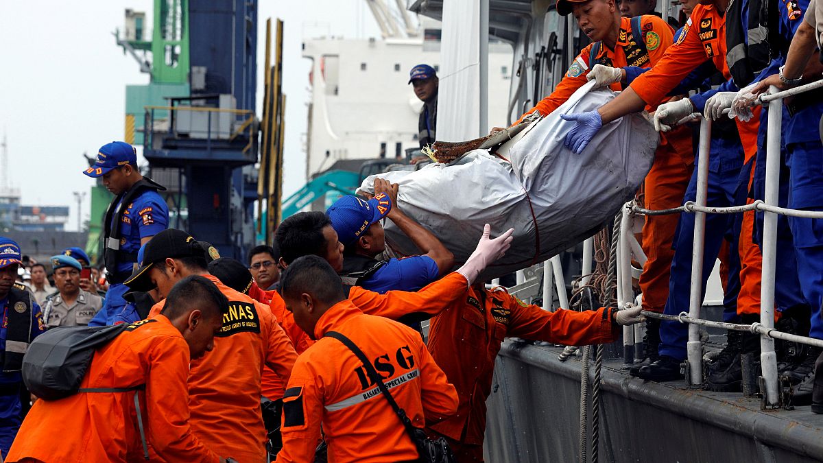 Endonezya'da düşen yolcu uçağının yeri tespit edilmiş olabilir