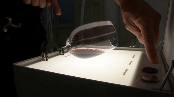Il vino passa sotto i raggi X Il vino passa sotto i raggi X