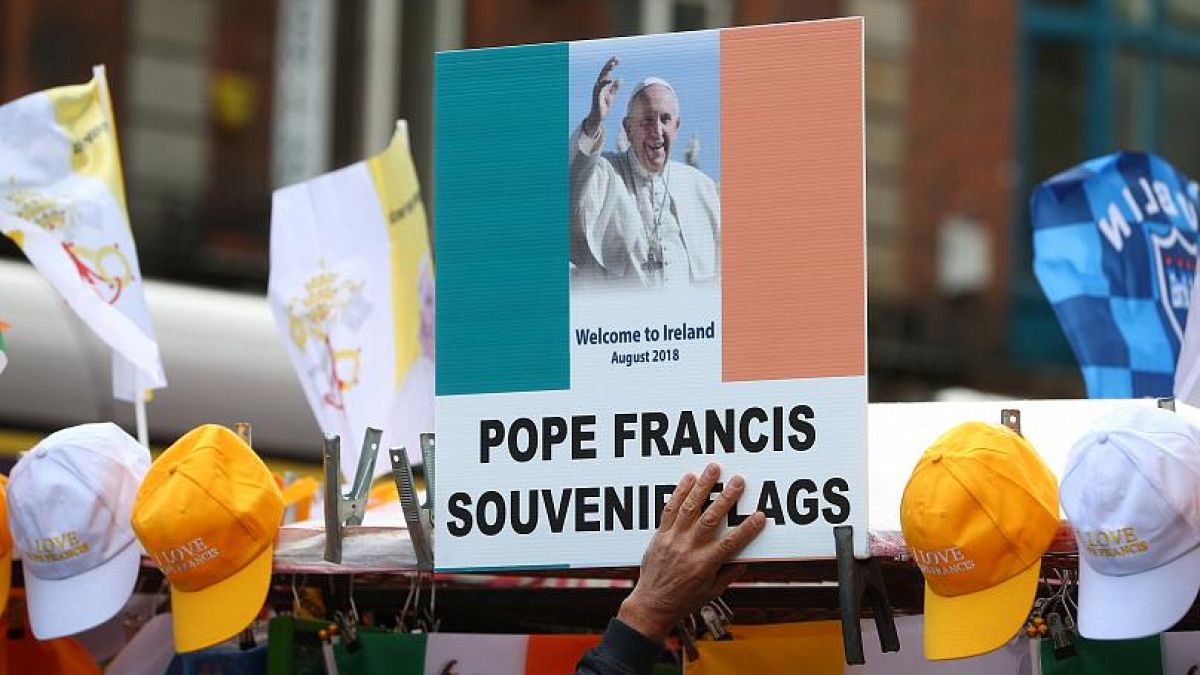 Papa Francesco: la scelta del silenzio di fronte alle accuse di Viganò
