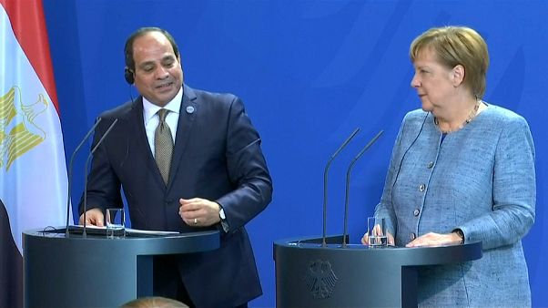 Merkel pide reformas económicas en África Merkel pide reformas económicas en África