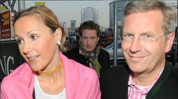 Bettina (45) und Christian Wulff (59) nun doch wieder getrennt Bettina (45) und Christian Wulff (59) nun doch wieder getrennt