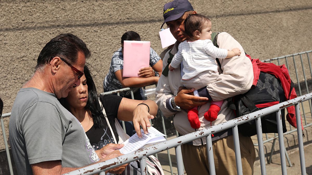 Miles de venezolanos apuran su llegada a Perú para lograr los últimos permisos
