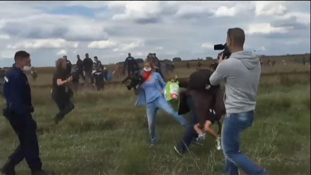 Hongrie : la journaliste qui avait molesté des migrants relaxée