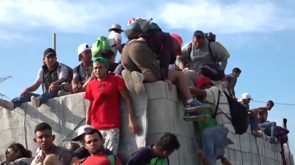 La caravana hondureña sigue su camino hacia Estados Unidos La caravana hondureña sigue su camino hacia Estados Unidos