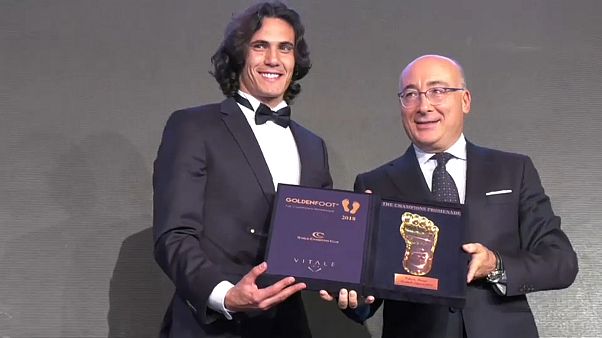 Edinson Cavani remporte le Golden Foot Edinson Cavani remporte le Golden Foot