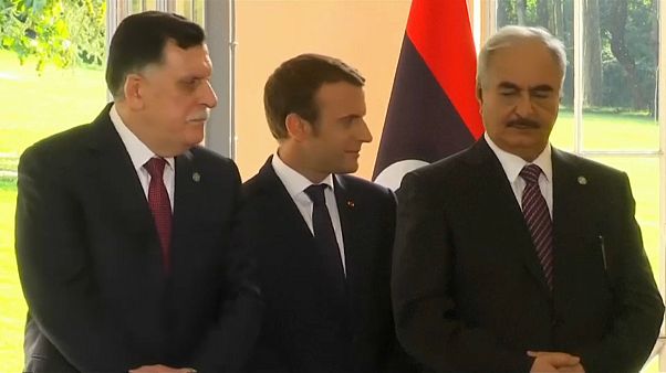 Una poltrona per due in Libia: chi vuole veramente il potere Una poltrona per due in Libia: chi vuole veramente il potere