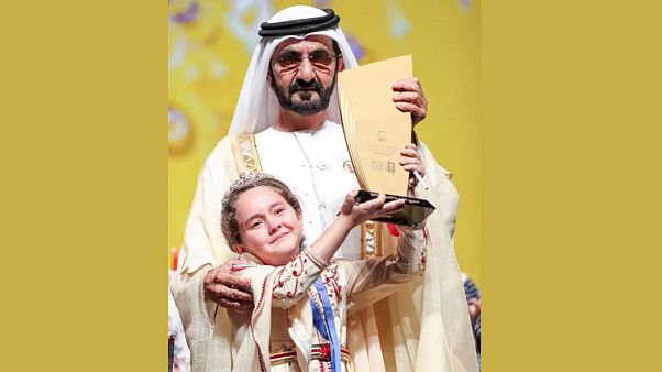 شاهد: طفلة مغربية في التاسعة من العمر تتوج بجائزة تحدي القراءة العربي شاهد: طفلة مغربية في التاسعة من العمر تتوج بجائزة تحدي القراءة العربي