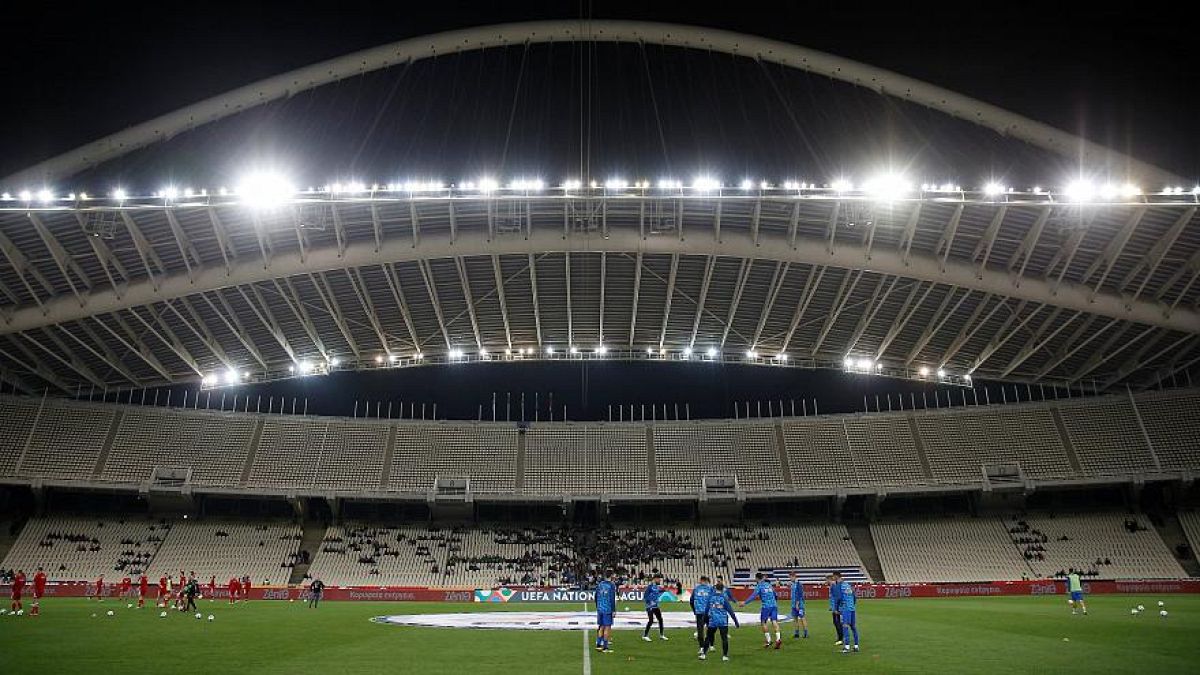 Lo stadio Olimpico di Atene trema sotto il peso dei tifosi, Uefa apre indagine