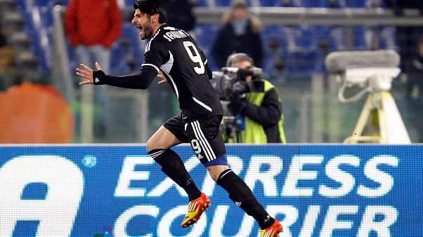 Iaquinta a Cesena játékosaként gólt szerez, 2012-ben egy bajnoki mérkőzésen Iaquinta a Cesena játékosaként gólt szerez, 2012-ben egy bajnoki mérkőzésen
