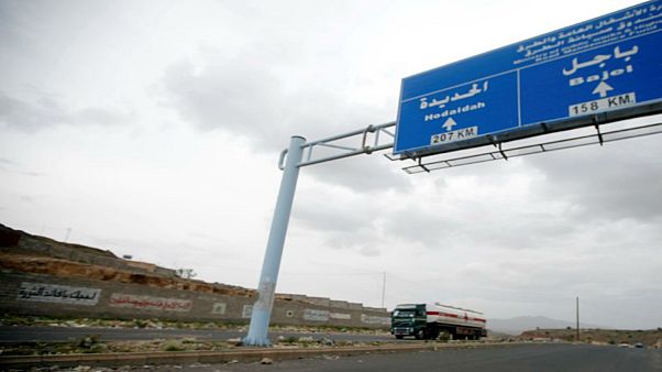 اليمن بين رد فعل الشارع على دعوة واشنطن وقف الحرب ودفع التحالف العربي آلاف الجنود قرب الحديدة اليمن بين رد فعل الشارع على دعوة واشنطن وقف الحرب ودفع التحالف العربي آلاف الجنود قرب الحديدة