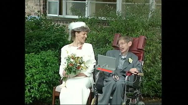 Stephen Hawking’in kişisel eşyaları açık artırma ile satışa sunuluyor Stephen Hawking’in kişisel eşyaları açık artırma ile satışa sunuluyor