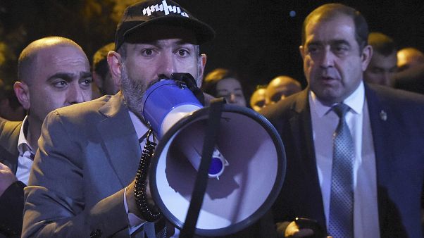 Nikol Paşinyan erken seçimin 9 Aralık’ta yapılacağını duyurdu Nikol Paşinyan erken seçimin 9 Aralık’ta yapılacağını duyurdu