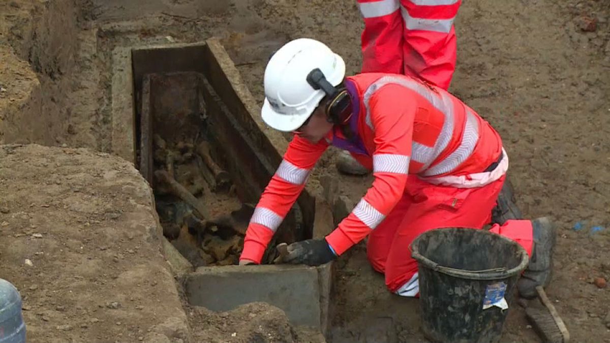 شاهد: اكتشاف مقبرة في لندن تحتوي رفات عشرات آلاف الاشخاص منذ القرن 18 
