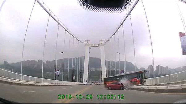 Una pelea en un autobús provoca un accidente con 15 muertos en China Una pelea en un autobús provoca un accidente con 15 muertos en China