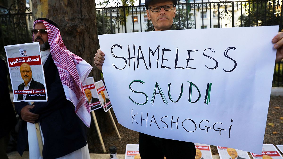 Kaşıkçı cinayeti S.Arabistan'ın Londra Büyükelçiliği önünde protesto edildi