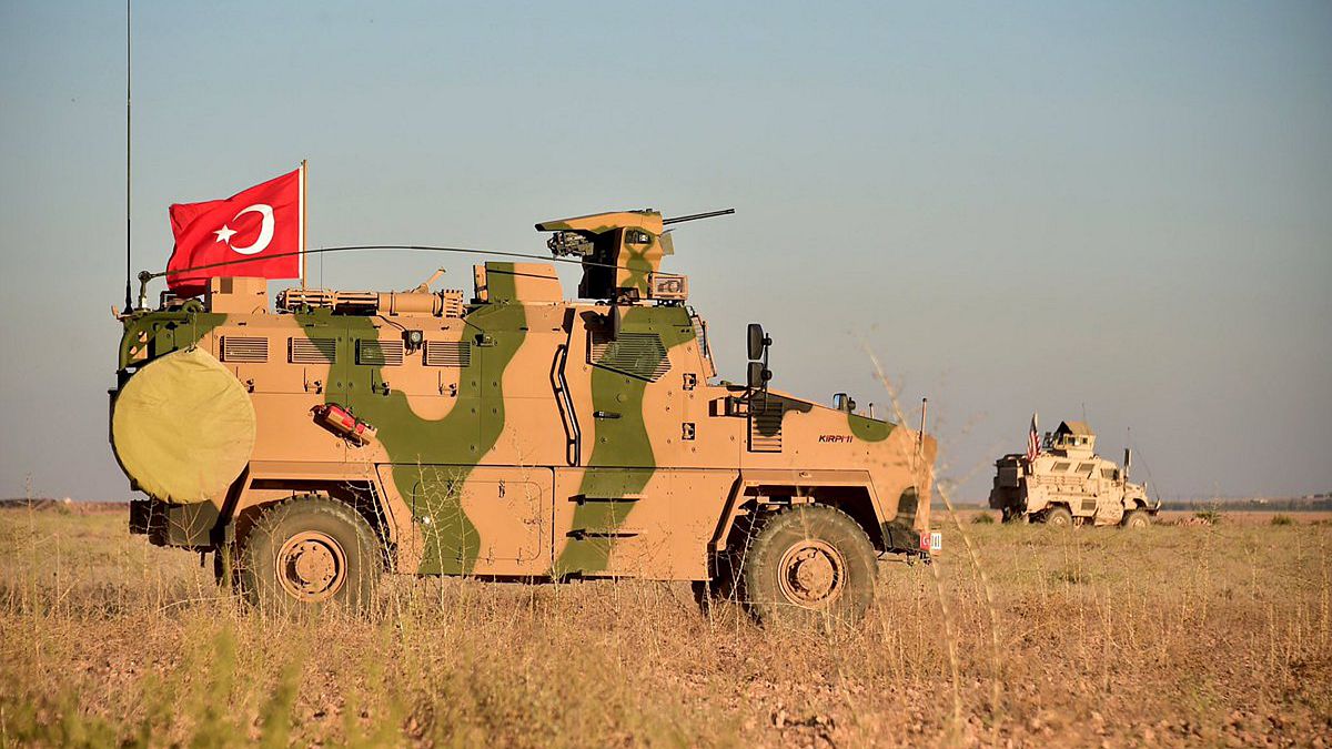 دوريات عسكرية تركية أمريكية مشتركة حول مدينة منبج شمالي سوريا