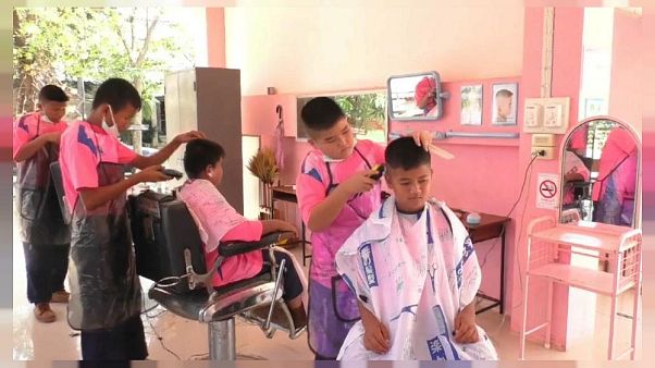 Ab 15 Cent: Kids schneiden Kids die Haare Ab 15 Cent: Kids schneiden Kids die Haare
