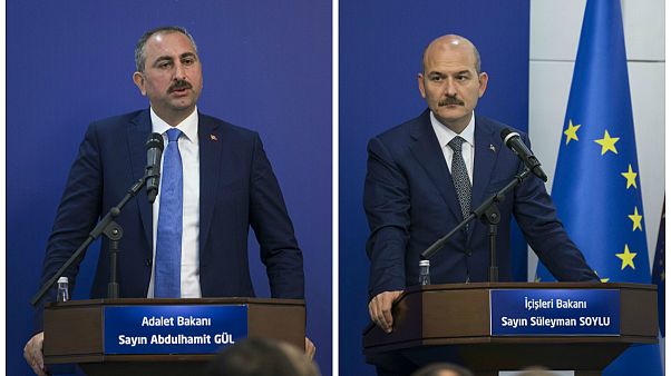 Adalet Bakanı Abdülhamit Gül(solda) İçişleri Bakanı Süleyman Soylu(sağda) Adalet Bakanı Abdülhamit Gül(solda) İçişleri Bakanı Süleyman Soylu(sağda)