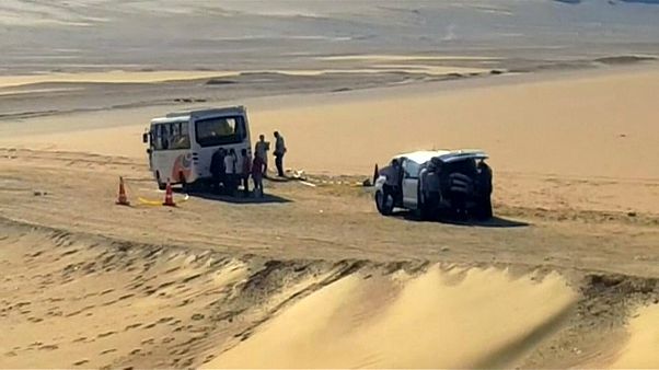 شاهد: لقطات للحافلة التي استهدفها داعش في المنيا بمصر شاهد: لقطات للحافلة التي استهدفها داعش في المنيا بمصر