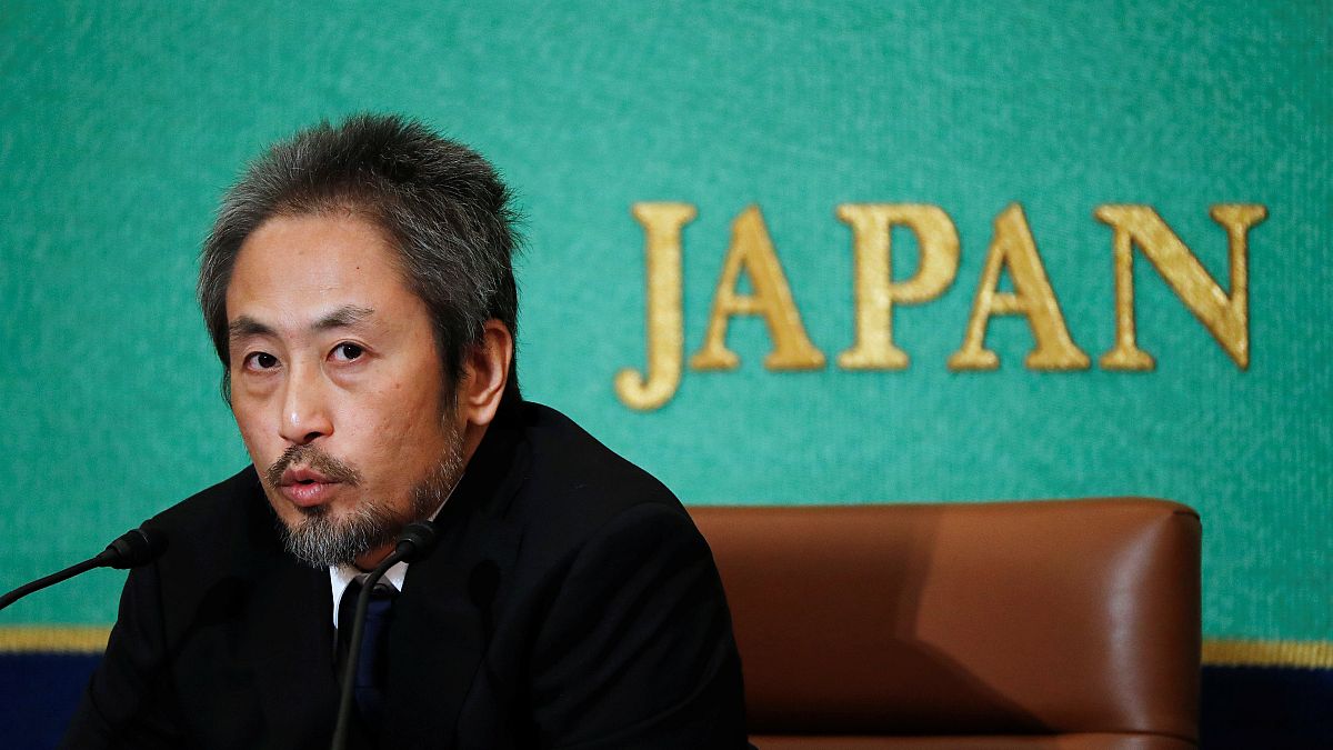 الصحفي الياباني الذي كان مختطفا بسوريا: اعتنقت الإسلام "لأتمكن من الحركة 5 مرات"