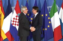 Juncker: "Italiani non commetteranno suicidio"