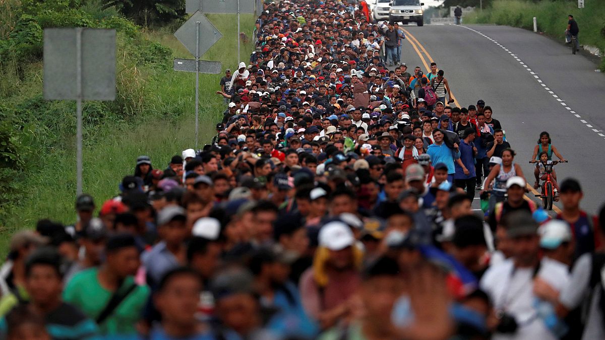 Migrantes atravessam México para chegar aos EUA