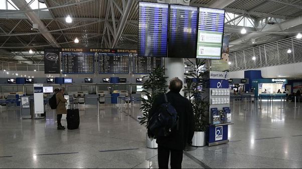 Ξυλοκόπησε τη γυναίκα του μέχρι θανάτου-Συνελήφθη στο «Ελ Βενιζέλος» Ξυλοκόπησε τη γυναίκα του μέχρι θανάτου-Συνελήφθη στο «Ελ Βενιζέλος»